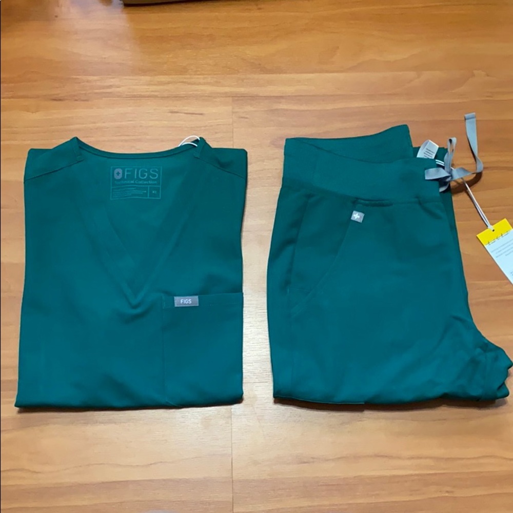 Figs Women’s Scrub Set (Hunter Green)